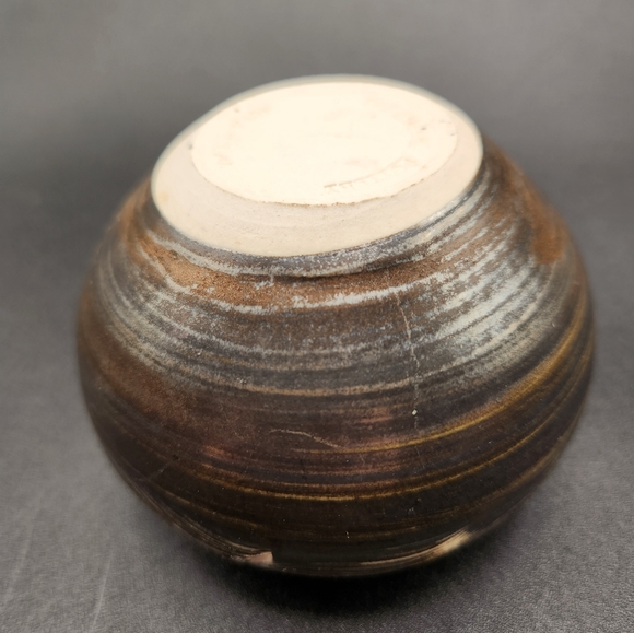 Hand-thrown miniature signed pot - Picture 5 of 5